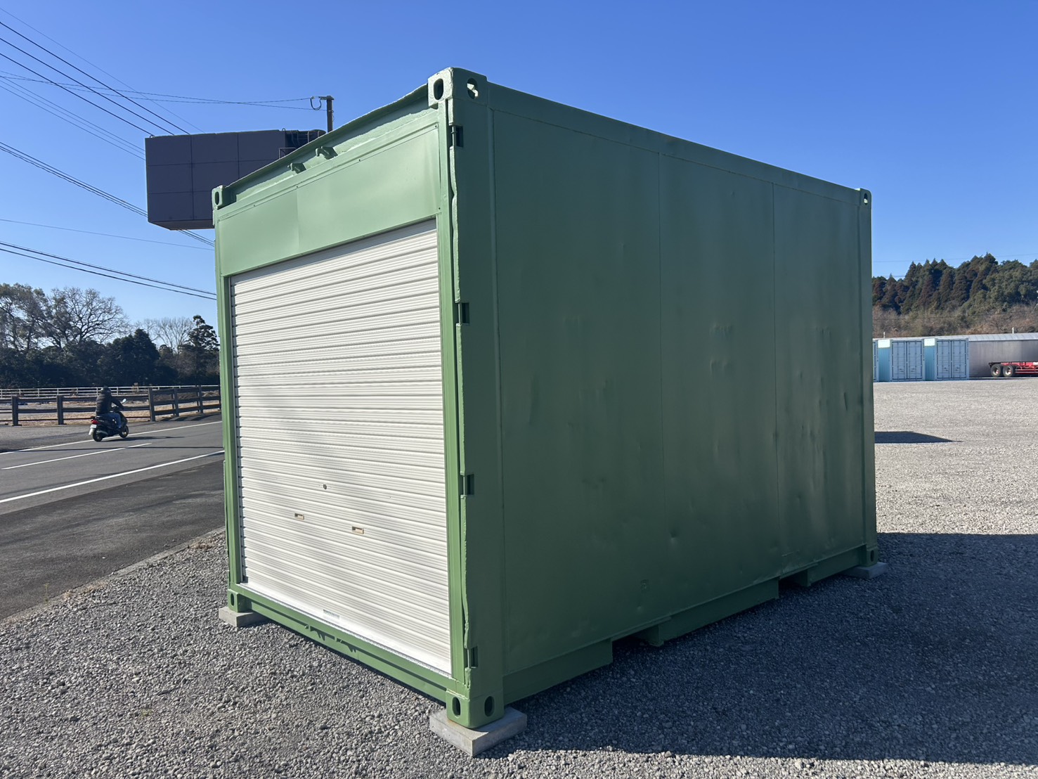 シャッター付き資材庫　　　　　￥500,000（税別）